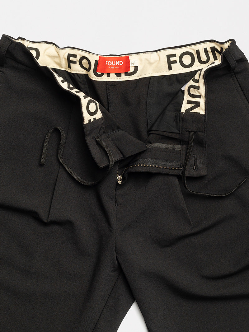 PLEATED PANTS | BLACK